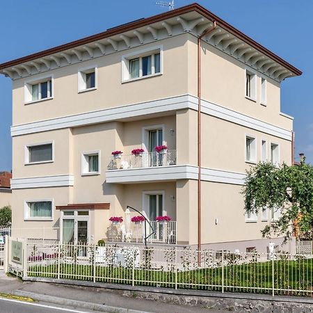 Villa Luisa Rooms And Breakfast Peschiera del Garda Bagian luar foto