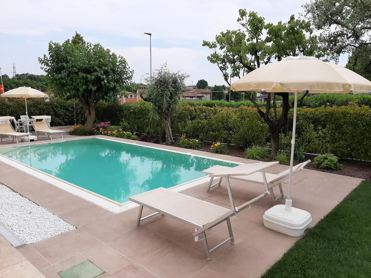 Villa Luisa Rooms And Breakfast Peschiera del Garda Bagian luar foto