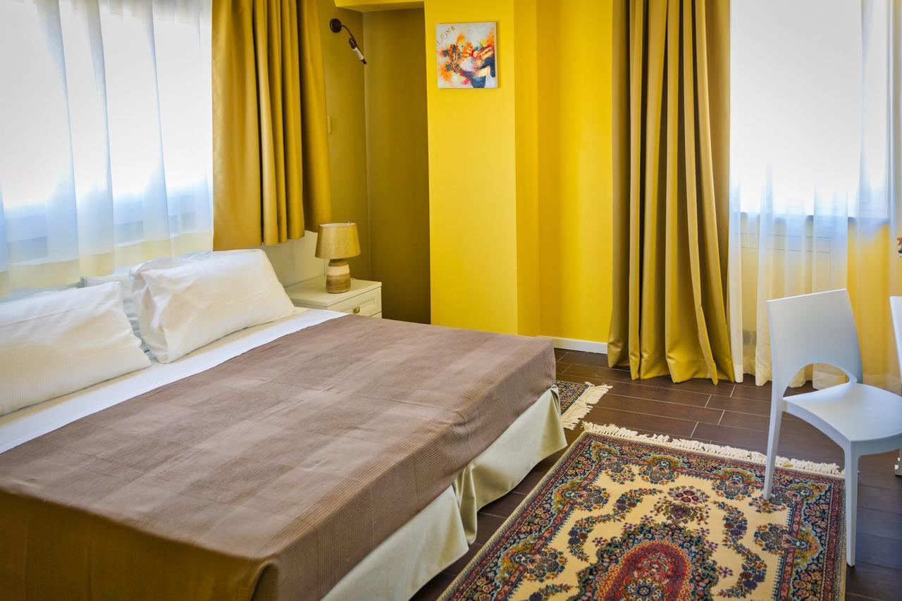 Villa Luisa Rooms And Breakfast Peschiera del Garda Bagian luar foto