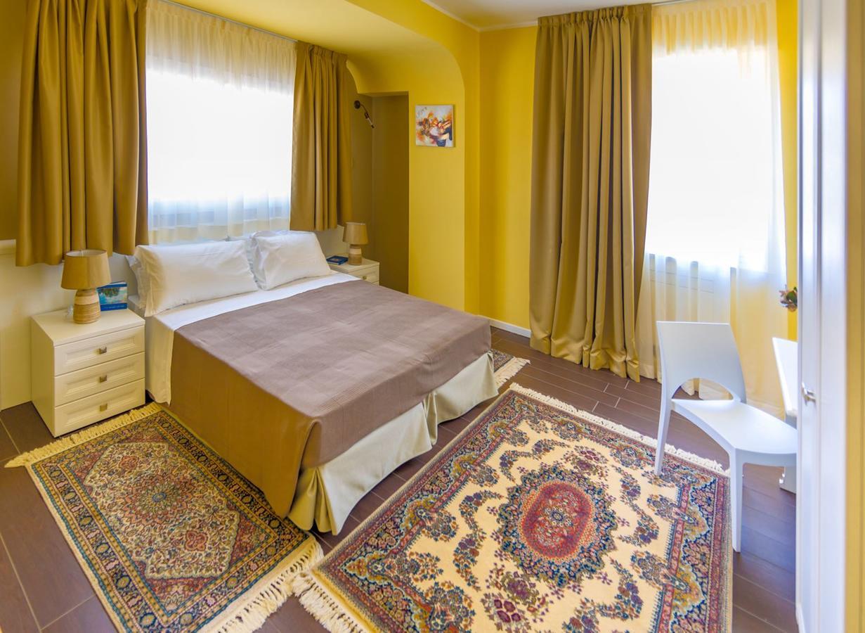 Villa Luisa Rooms And Breakfast Peschiera del Garda Bagian luar foto