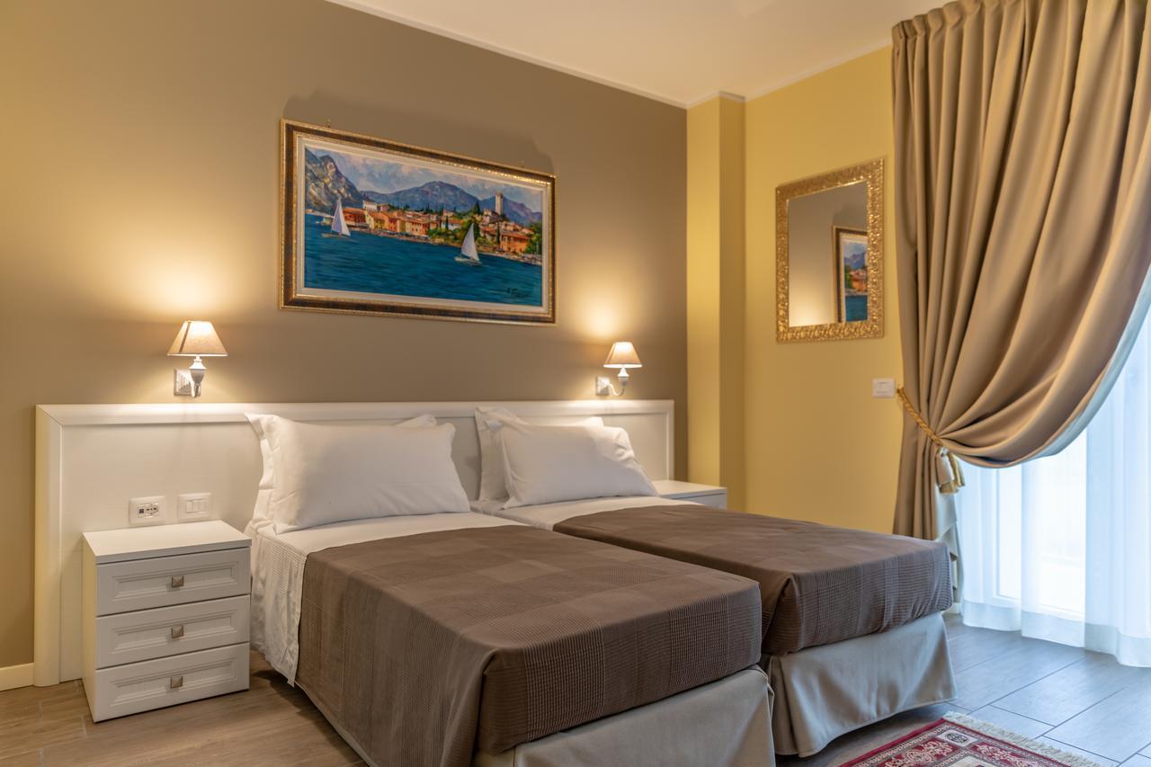 Villa Luisa Rooms And Breakfast Peschiera del Garda Bagian luar foto