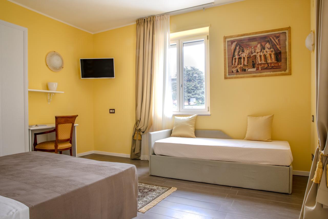 Villa Luisa Rooms And Breakfast Peschiera del Garda Bagian luar foto