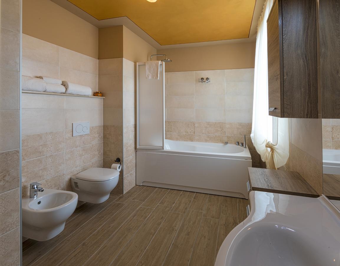Villa Luisa Rooms And Breakfast Peschiera del Garda Bagian luar foto