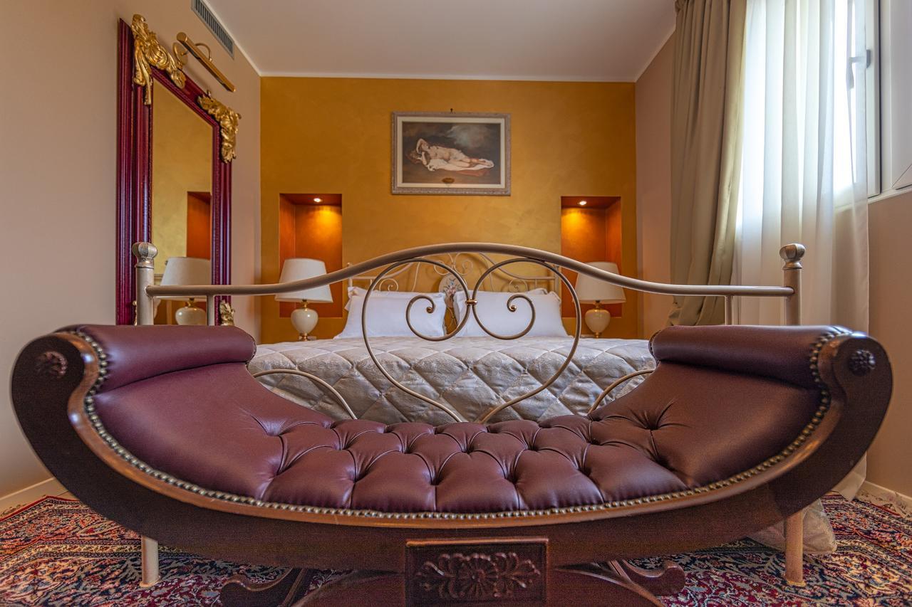 Villa Luisa Rooms And Breakfast Peschiera del Garda Bagian luar foto