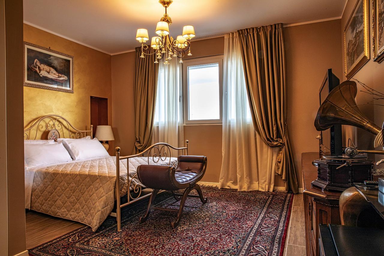 Villa Luisa Rooms And Breakfast Peschiera del Garda Bagian luar foto