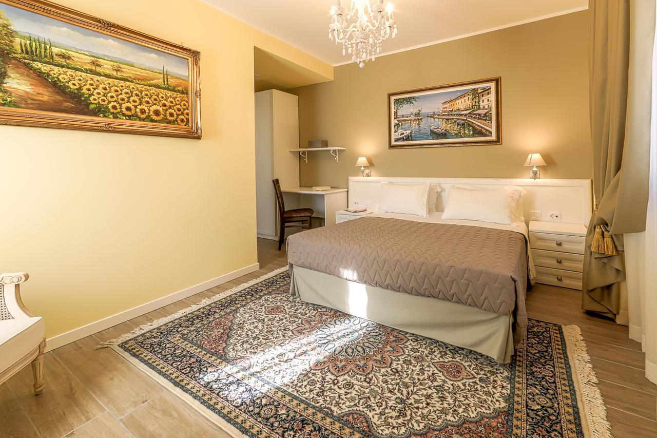 Villa Luisa Rooms And Breakfast Peschiera del Garda Bagian luar foto