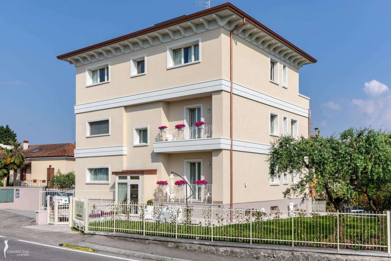 Villa Luisa Rooms And Breakfast Peschiera del Garda Bagian luar foto